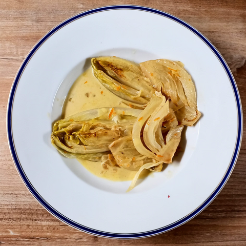 Das fertige Gericht auf dem Teller mit etwas Sauce