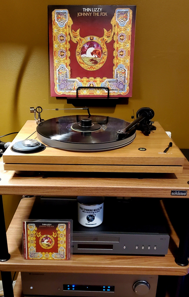 Artist: Thin Lizzy
Album: Johnny the Fox (1976)

Top:
Release: 2020 LP reissue
Region: Europe
Label: Vertigo – 00602508026386

Bottom:

Release: CD reissue (year unknown, between 1999-2005)
Region: US
Label: Vertigo – 822 687-2