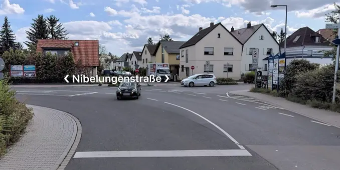 Kreuzung in Bürstadt Niebelungenstraße Blick aus Forsthausstraße.
