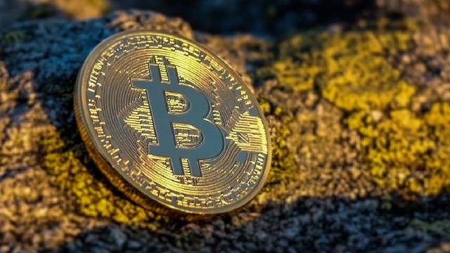 Crypto Price Today: Bitcoin Mints Profits to Trade at $87,300, Altcoins Show Mixed Movements 