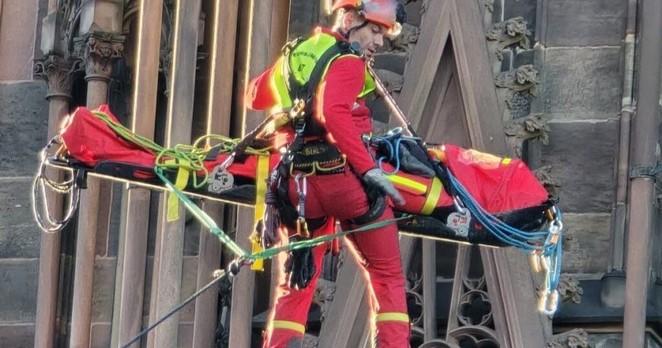 comment les pompiers ont fait descendre la victime en rappel