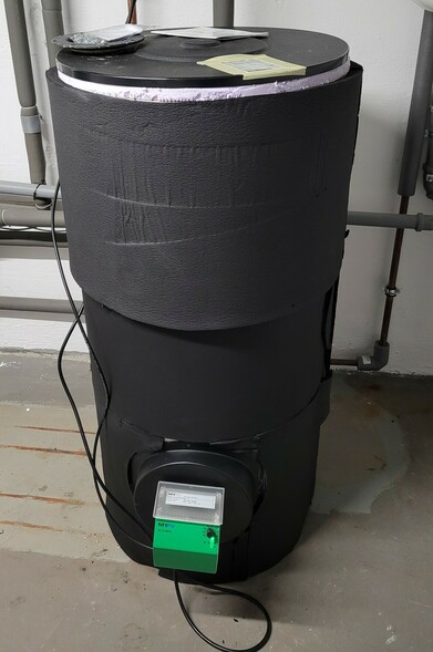 Nachisolierter 160 L Warmwasser Speicher mit 3 kW Heizstab (PV Überschuss)