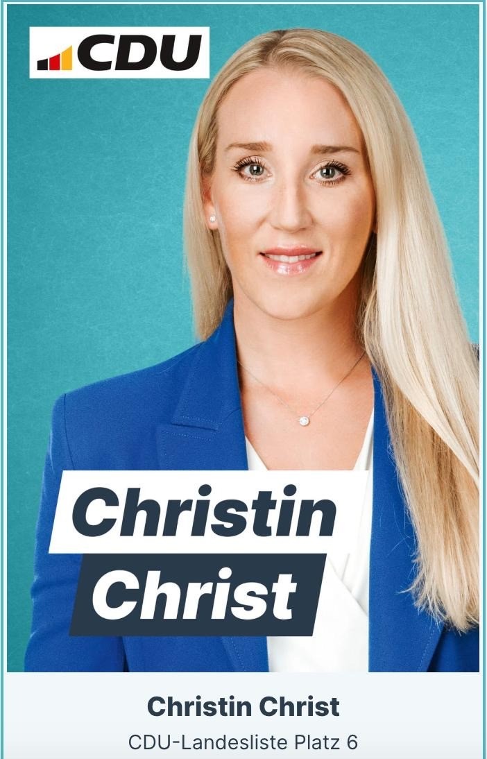 Wahlplakat: Blonde Frau vor türkisem Hintergrund. Text:
CDU
Christin
Christ
Christin Christ
CDU-Landesliste Platz 6