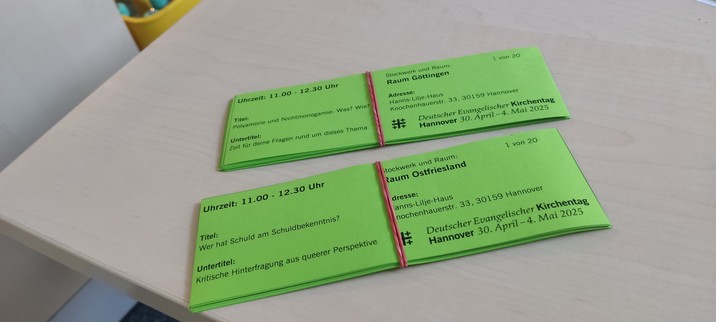 2 Stapel Tickets