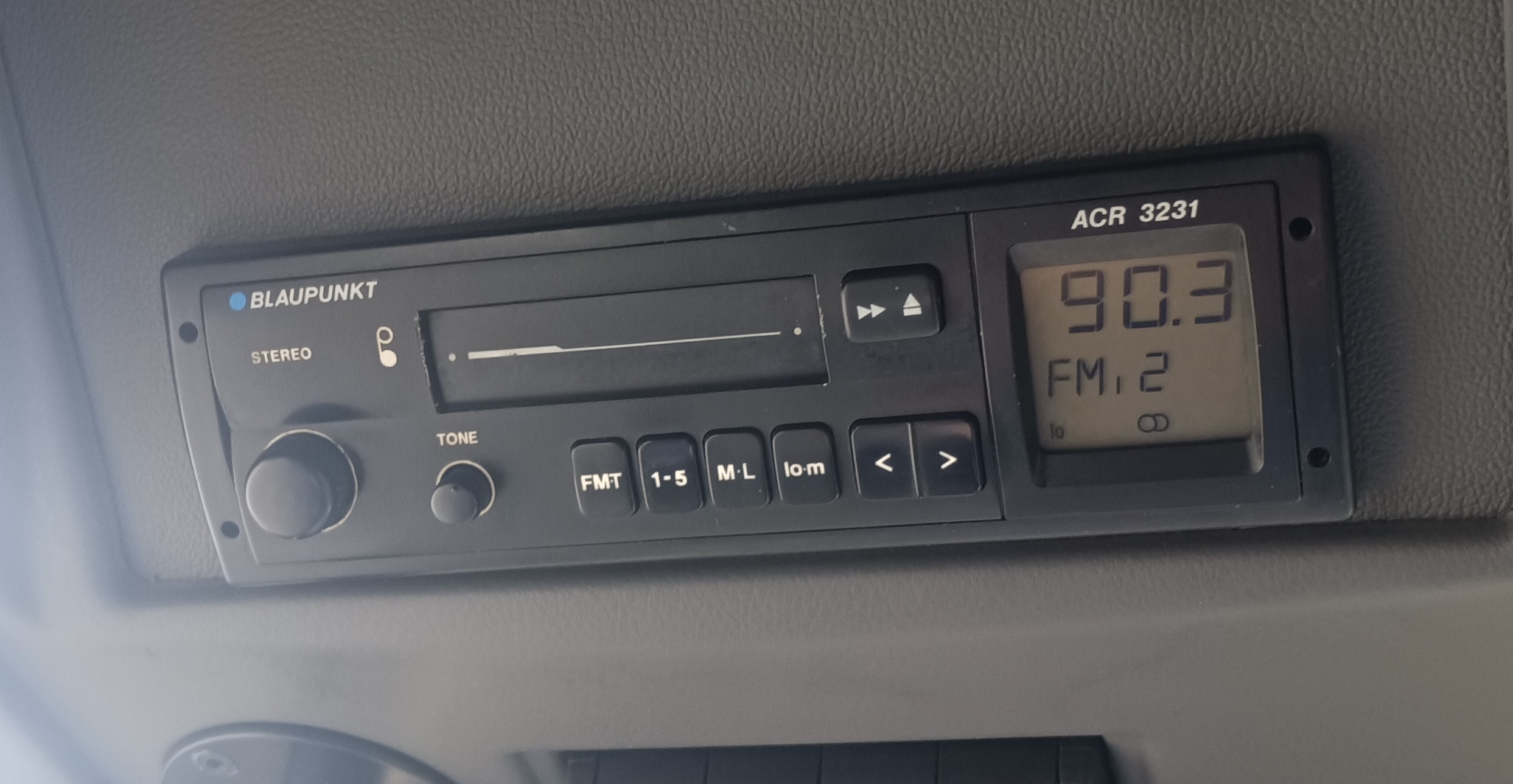 Ein Blaupunkt Radio mit Kassettendeck Ein Blaupunkt Radio mit Kassettendeck