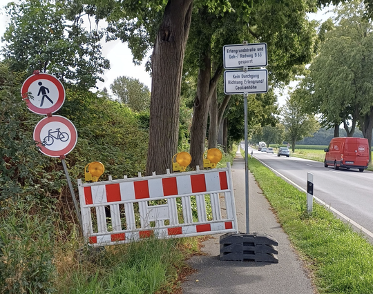Gesperrter Radweg, linksseitig, beide Richtungen, schmal