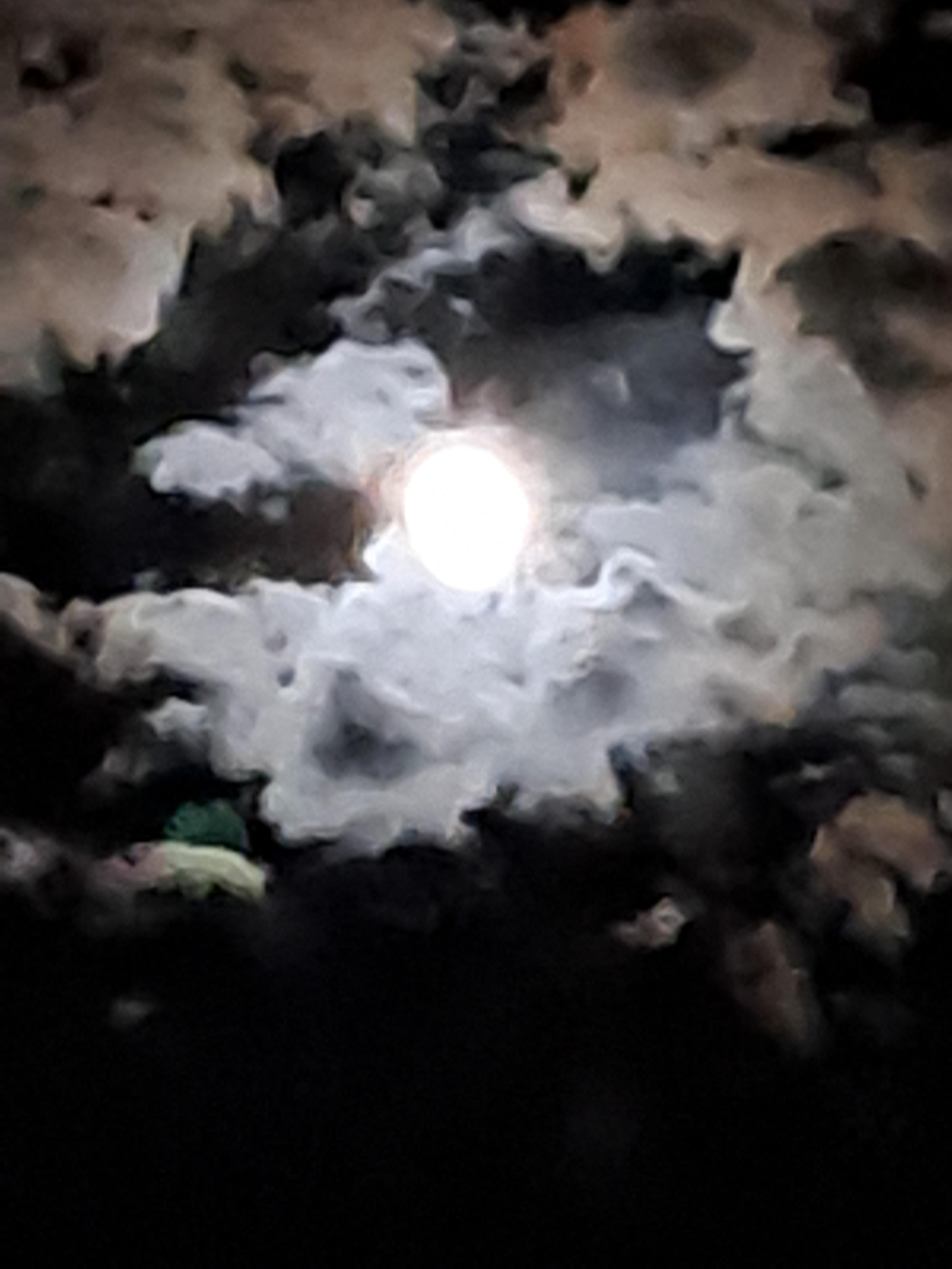 Mond aufnahme verwackelt und unscharf.