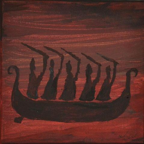 Eine Reihe stilisierter Krieger mit erhobenen Schwertern in einem Kriegsboot. Dunkelbraune Silhouette auf rotbraunem, an Stein erinnernden Grund.