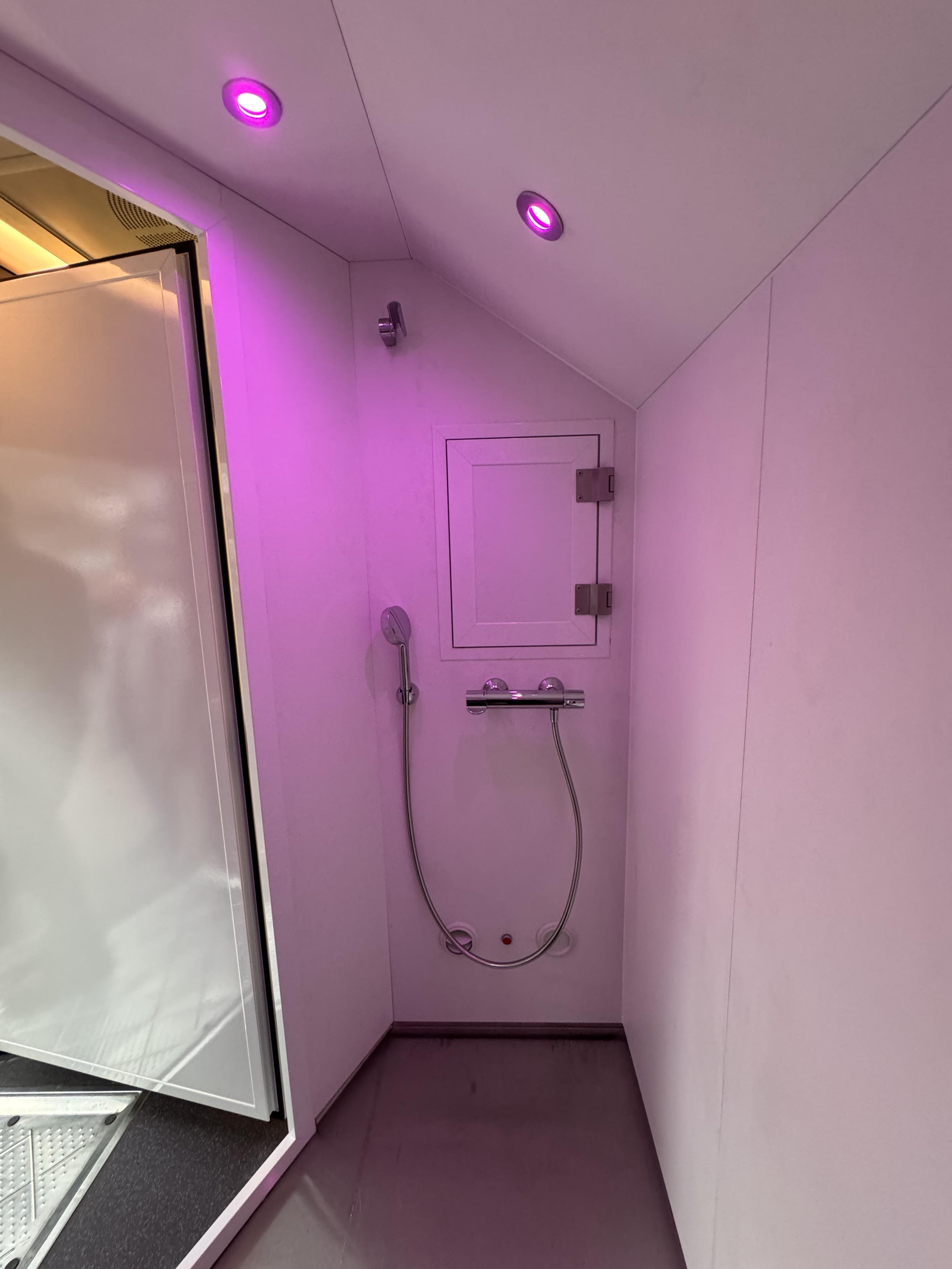 Die Dusche im GoBanyo-Duschbus