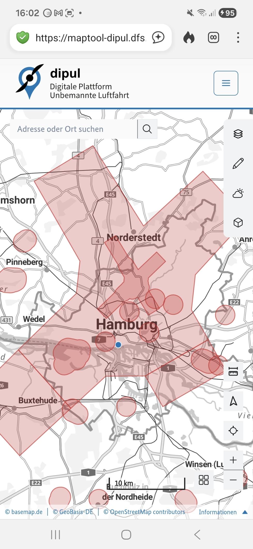 Screenshot Karte von Hamburg, um den Hamburger Flughafen eine dunkelrote Zone, mut weitem Abstand darum herum noch eine hellrote Zone, die fast ganz Hamburg einnimmt