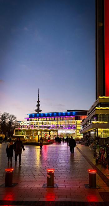 CCC-CCH von außen im Abendlicht.