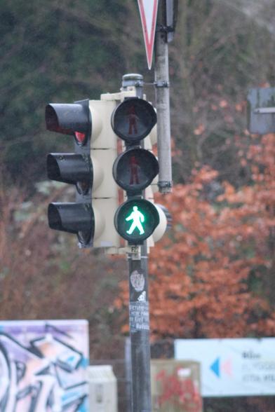 Foto einer grünen Ampel für den Fußverkehr