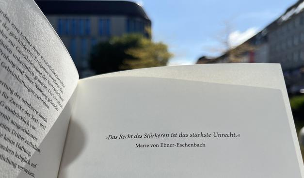 „Das Recht des Stärkeren ist das stärkste Unrecht.“
Marie von Ebner-Eschenbach