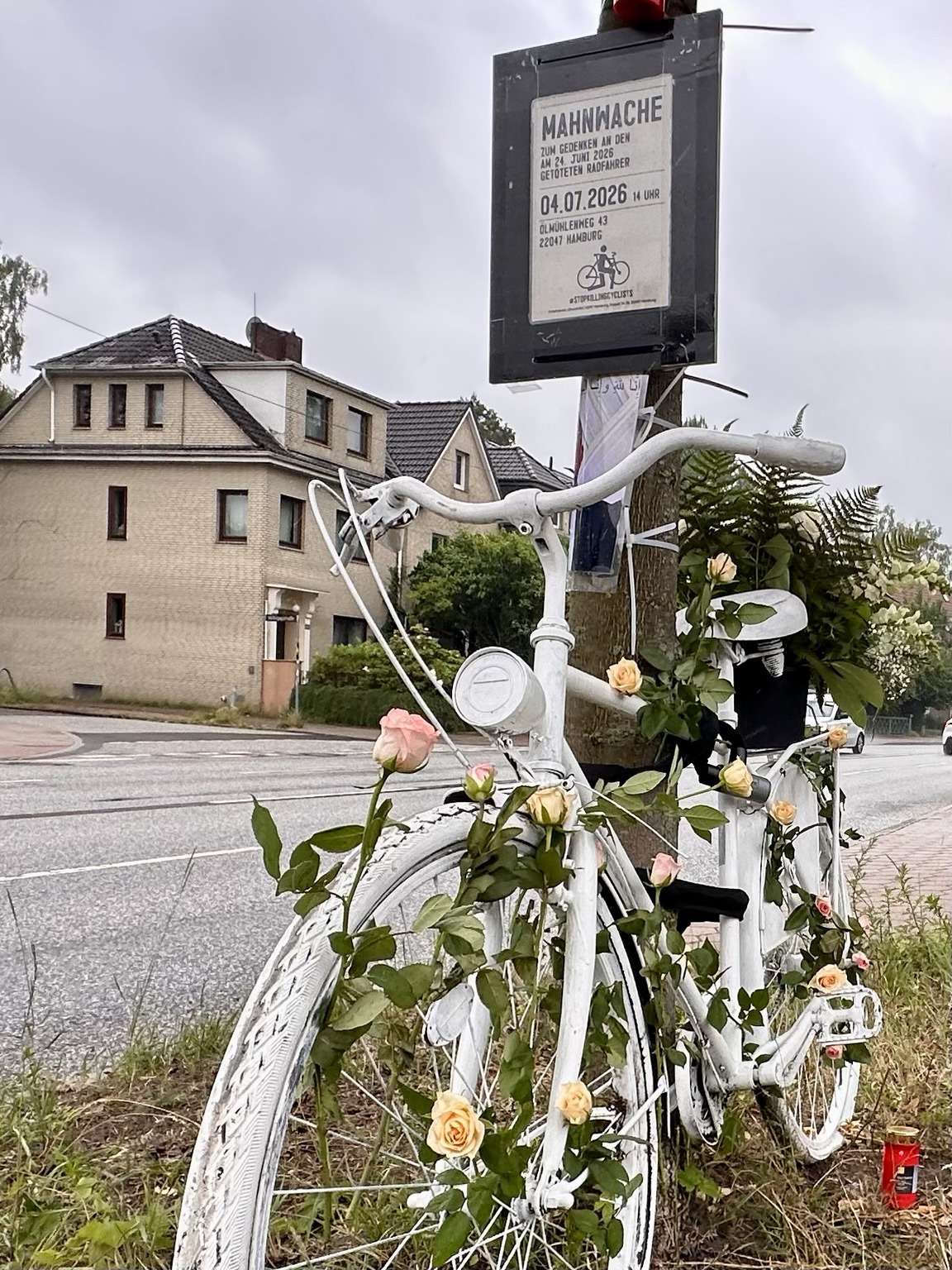 Ghostbike mit Rosenschmuck