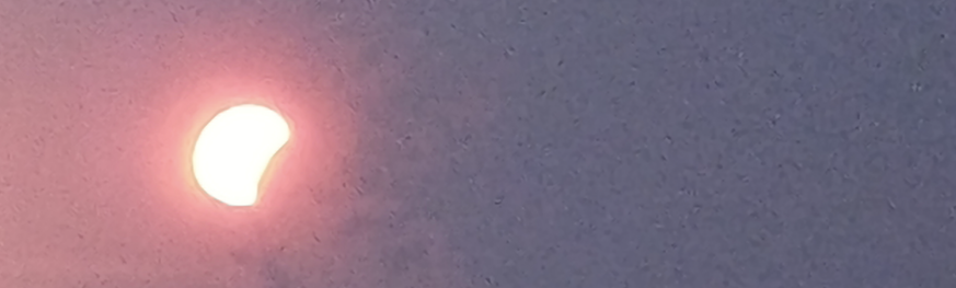 Grob fotografierte Sonnenfinsternis